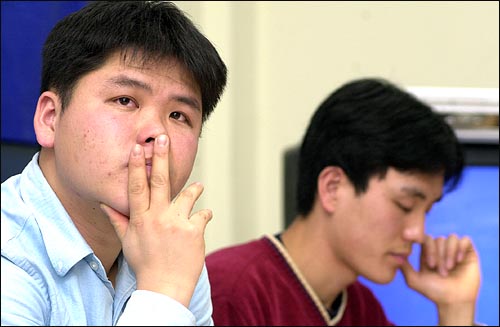 19일 한총련 정치수배 해제 모임은 공개간담회를 열고, 최근 한총련 관련 정치 수배자들 40여명의 건강 상태를 조사한 결과 '예상보다 심각한 것으로 드러났다'고 밝혔다. 